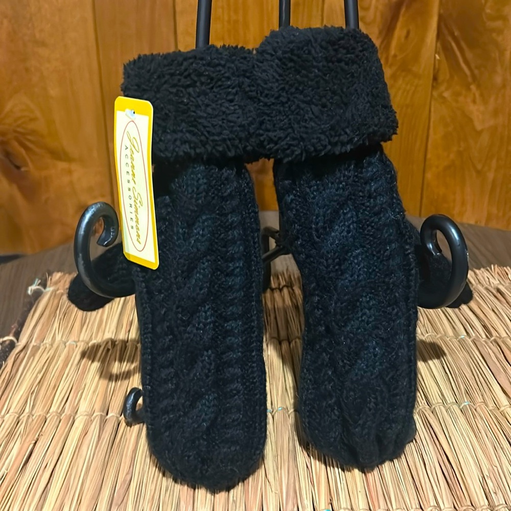 NWT Jeanne Simmons Black Knit Mittens One Size